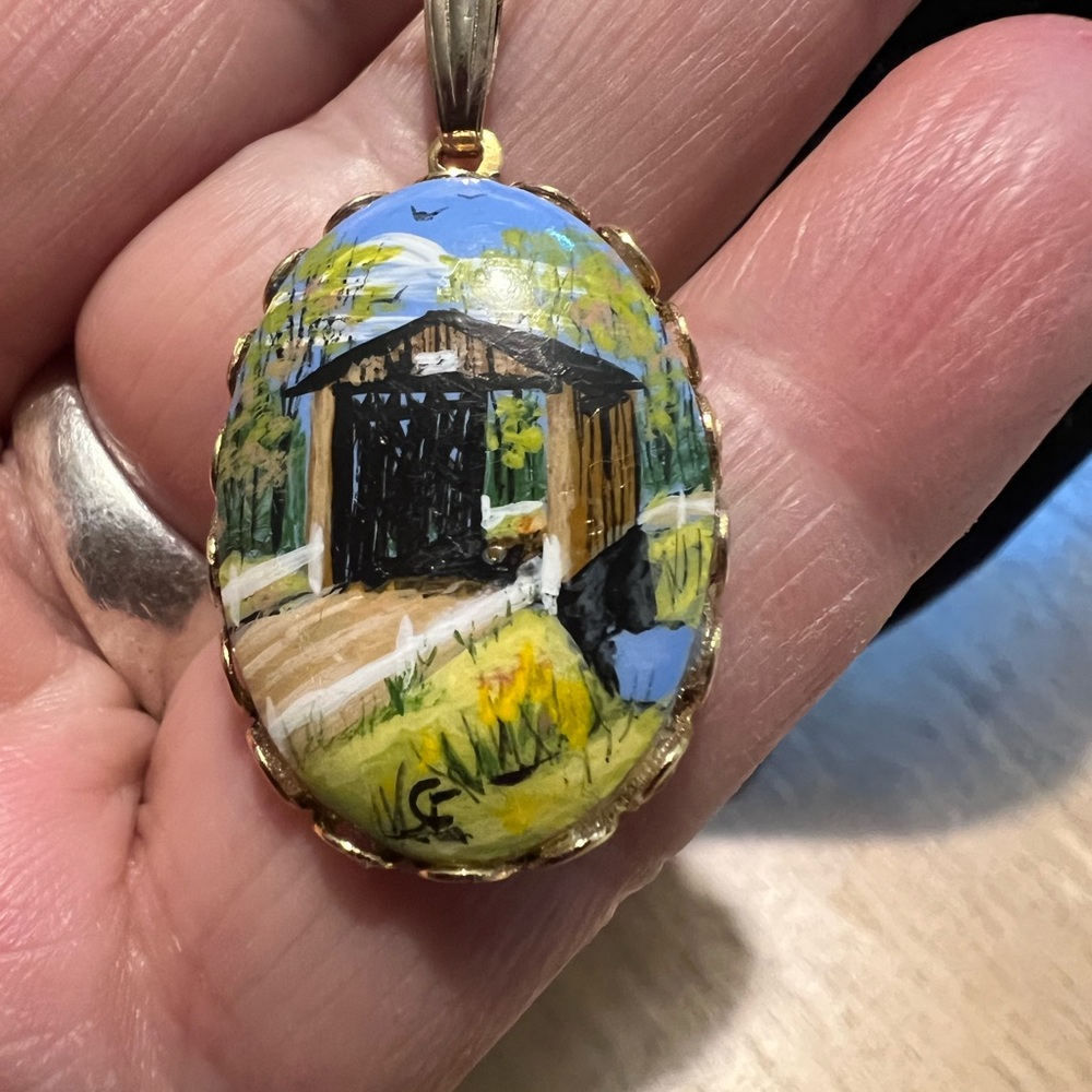 Vintage hand painted covered bridge pendant and chain. 18”chain and 1.5”
Pendant